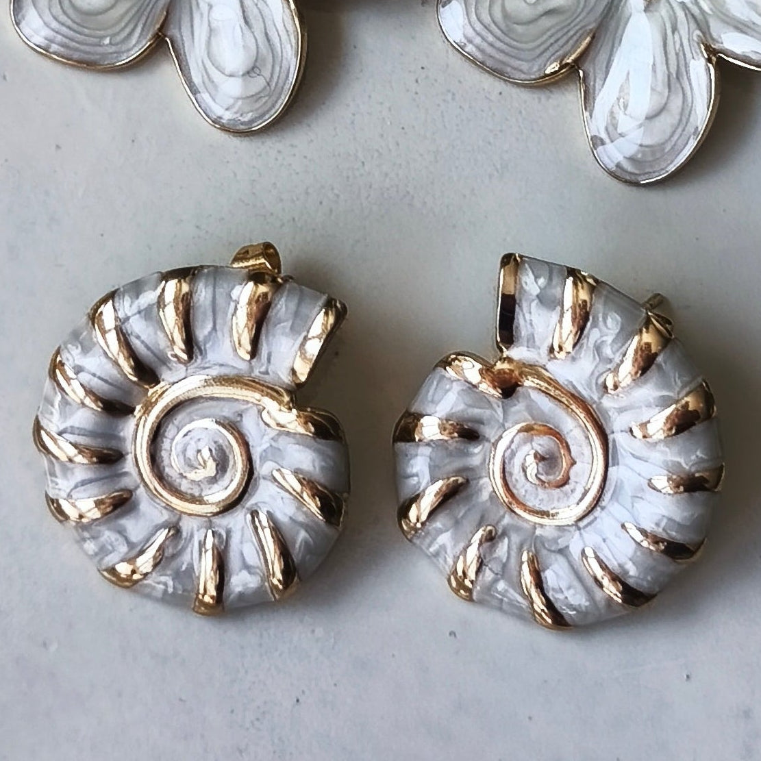 PENDIENTES CARACOLA NÁCAR