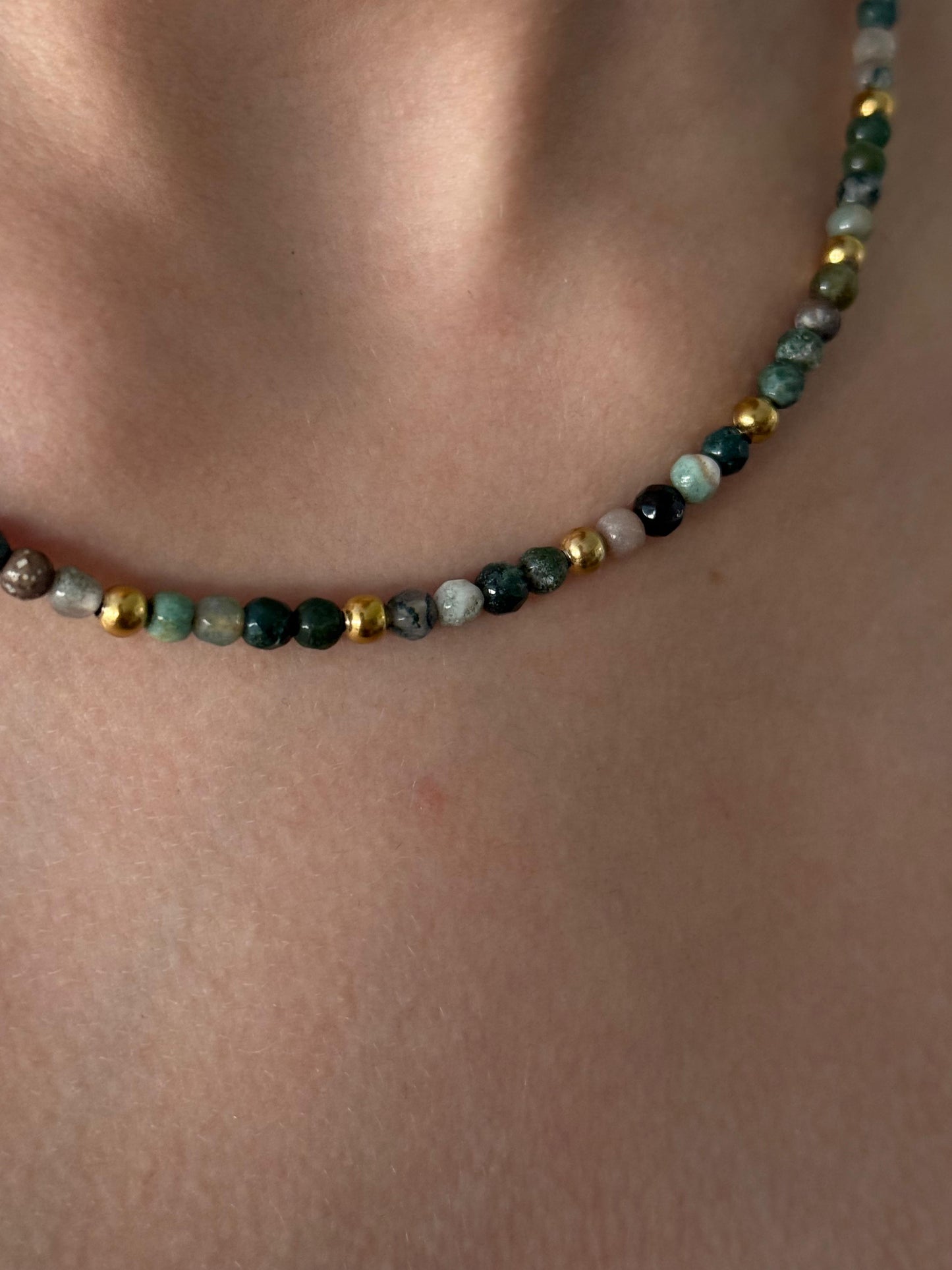 COLLAR CUENTAS DE COLORES